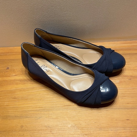 Navy Abella True Comfort Flats - Size 8 - Picture 3 of 9